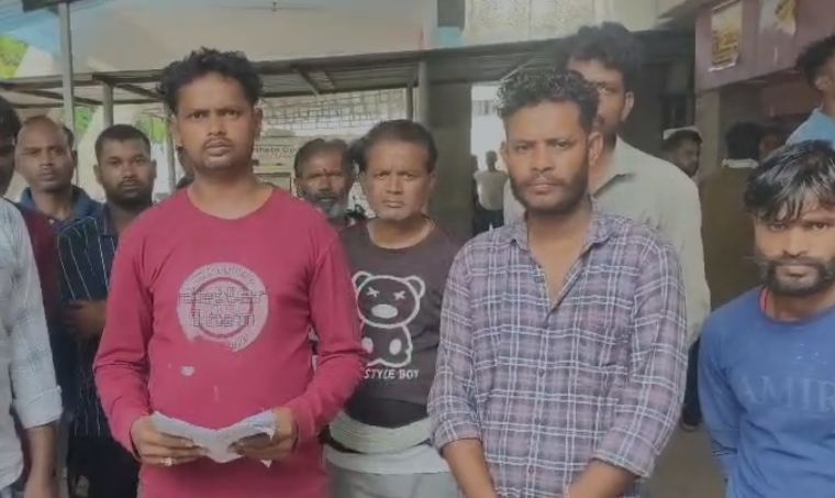Rewa Farmer Suicide: रीवा में किसान ने की आत्महत्या, जमीन हड़पने के आरोप; सुसाइड नोट मिलने के बाद जांच में जुटी पुलिस Rewa Farmer Suicide: रीवा में किसान ने की आत्महत्या, जमीन हड़पने के आरोप; सुसाइड नोट मिलने के बाद जांच में जुटी पुलिस