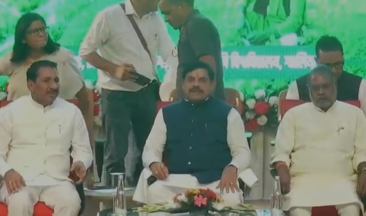 Gwalior Farmers: ग्वालियर से किसानों को बड़ी सौगात मुख्यमंत्री डॉ. मोहन यादव ने ₹49 करोड़ की कृषि परियोजनाओं की रखी नींव, प्राकृतिक खेती और पशुपालन पर दिया जोर Gwalior Farmers: ग्वालियर से किसानों को बड़ी सौगात मुख्यमंत्री डॉ. मोहन यादव ने ₹49 करोड़ की कृषि परियोजनाओं की रखी नींव, प्राकृतिक खेती और पशुपालन पर दिया जोर