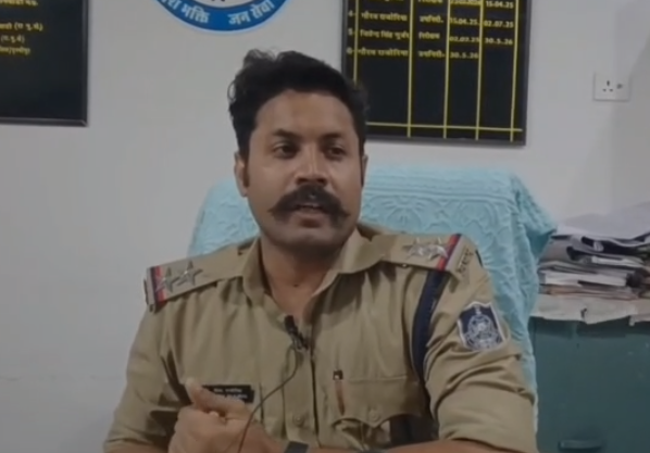 Niwari News: निवाड़ी में शराब ठेकेदार पर दबंगों का हमला बेरहमी से की मारपीट, गाड़ियों में तोड़फोड़ कर करीब ₹2 लाख की नकदी लूटी Niwari News: निवाड़ी में शराब ठेकेदार पर दबंगों का हमला बेरहमी से की मारपीट, गाड़ियों में तोड़फोड़ कर करीब ₹2 लाख की नकदी लूटी