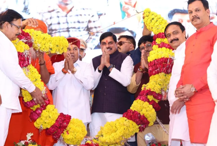 Ujjain Jaora Highway: CM मोहन यादव ने रखी 5,017 करोड़ की उज्जैन-जावरा ग्रीनफील्ड हाईवे की आधारशिला, कांग्रेस पर साधा तीखा निशाना, बोले- ‘जो कहते हैं, उसे पूरा करके दिखाते हैं’ Ujjain Jaora Highway: CM मोहन यादव ने रखी 5,017 करोड़ की उज्जैन-जावरा ग्रीनफील्ड हाईवे की आधारशिला, कांग्रेस पर साधा तीखा निशाना, बोले- ‘जो कहते हैं, उसे पूरा करके दिखाते हैं’