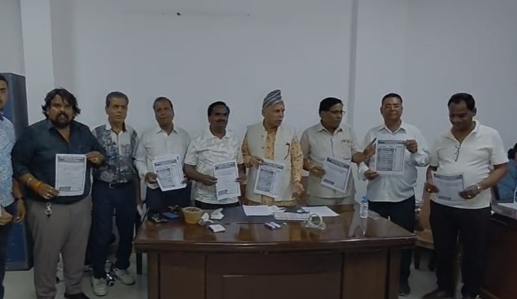 Chaukse Samaj Election: 30 साल बाद चौकसे समाज में लोकतंत्र का महापर्व, अध्यक्ष पद के लिए प्रहलाद चौकसे और दीपक चौकसे के बीच सीधा मुकाबला; 11 जुलाई को मतदान, शाम तक आएंगे नतीजे Chaukse Samaj Election: 30 साल बाद चौकसे समाज में लोकतंत्र का महापर्व, अध्यक्ष पद के लिए प्रहलाद चौकसे और दीपक चौकसे के बीच सीधा मुकाबला; 11 जुलाई को मतदान, शाम तक आएंगे नतीजे