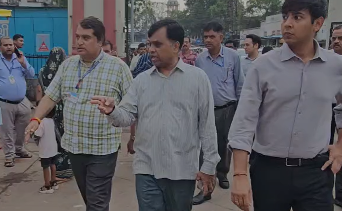 Rewa Collector: रीवा कलेक्टर नरेंद्र सूर्यवंशी का फिर सख्त एक्शन, संजय गांधी अस्पताल का किया औचक निरीक्षण; अतिक्रमण हटाने और साफ-सफाई सुधारने के दिए कड़े निर्देश Rewa Collector: रीवा कलेक्टर नरेंद्र सूर्यवंशी का फिर सख्त एक्शन, संजय गांधी अस्पताल का किया औचक निरीक्षण; अतिक्रमण हटाने और साफ-सफाई सुधारने के दिए कड़े निर्देश