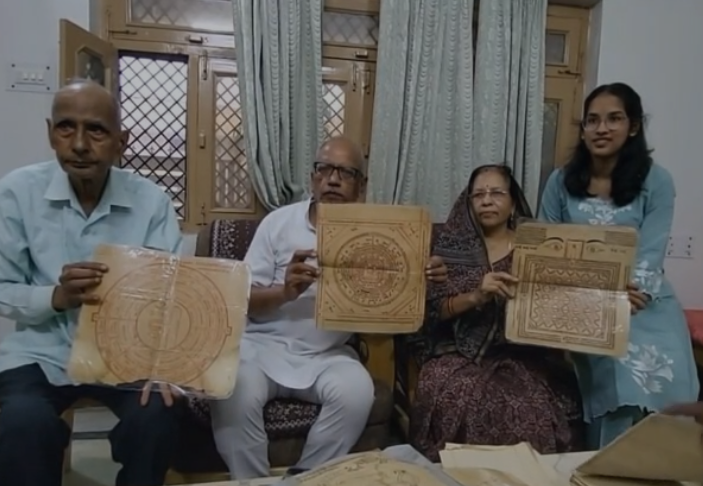 Tikamgarh Manuscripts: टीकमगढ़ बना भारतीय ज्ञान परंपरा का नया केंद्र, मिलीं 825 दुर्लभ हस्तलिखित पांडुलिपियां; 10 फीट लंबा ग्रंथ और जम्बूद्वीप का रहस्यमयी नक्शा बने आकर्षण Tikamgarh Manuscripts: टीकमगढ़ बना भारतीय ज्ञान परंपरा का नया केंद्र, मिलीं 825 दुर्लभ हस्तलिखित पांडुलिपियां; 10 फीट लंबा ग्रंथ और जम्बूद्वीप का रहस्यमयी नक्शा बने आकर्षण