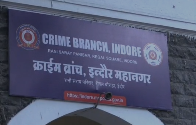 Indore Crime Branch: इंदौर क्राइम ब्रांच की बड़ी कार्रवाई एनडीपीएस एक्ट के दो इनामी फरार आरोपी मंदसौर से गिरफ्तार, एमडी ड्रग्स सप्लाई नेटवर्क की जांच तेज Indore Crime Branch: इंदौर क्राइम ब्रांच की बड़ी कार्रवाई एनडीपीएस एक्ट के दो इनामी फरार आरोपी मंदसौर से गिरफ्तार, एमडी ड्रग्स सप्लाई नेटवर्क की जांच तेज