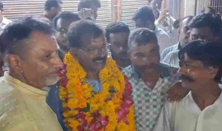 Gwalior Chamber: ग्वालियर चेंबर चुनाव में बड़ा उलटफेर निर्दलीय डॉ. प्रवीण अग्रवाल 617 वोटों से जीते, लगातार दूसरी बार बने अध्यक्ष Gwalior Chamber: ग्वालियर चेंबर चुनाव में बड़ा उलटफेर निर्दलीय डॉ. प्रवीण अग्रवाल 617 वोटों से जीते, लगातार दूसरी बार बने अध्यक्ष