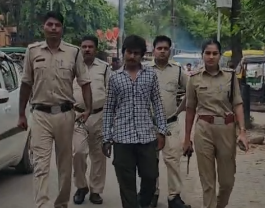 Rewa Police: रीवा में पिस्टल से दहशत फैलाना पड़ा महंगा सोशल मीडिया पर रौब झाड़ने वाला युवक गिरफ्तार, अवैध हथियार के साथ पहुंचा जेल Rewa Police: रीवा में पिस्टल से दहशत फैलाना पड़ा महंगा सोशल मीडिया पर रौब झाड़ने वाला युवक गिरफ्तार, अवैध हथियार के साथ पहुंचा जेल
