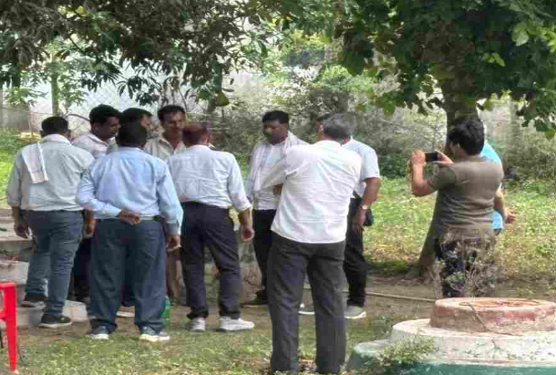 Singrauli Lokayukta: सिंगरौली में लोकायुक्त का बड़ा ट्रैप ₹2 हजार की रिश्वत लेते वन विभाग का बीट गार्ड रंगे हाथ गिरफ्तार, बरगवां रेंज में मचा हड़कंप Singrauli Lokayukta: सिंगरौली में लोकायुक्त का बड़ा ट्रैप ₹2 हजार की रिश्वत लेते वन विभाग का बीट गार्ड रंगे हाथ गिरफ्तार, बरगवां रेंज में मचा हड़कंप