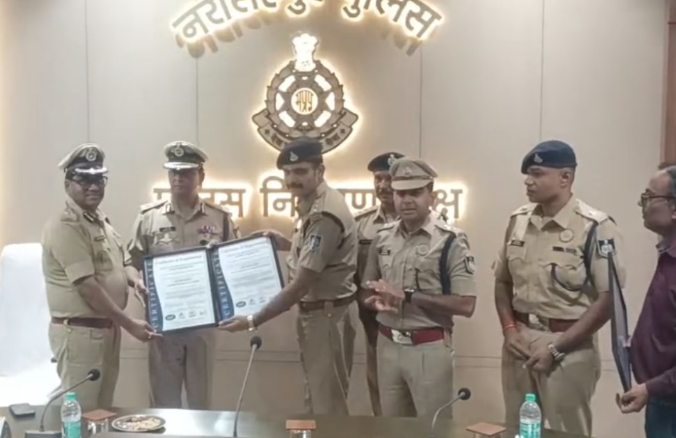 Narsinghpur Police: नरसिंहपुर पुलिस की बड़ी उपलब्धि SP ऑफिस, RI कार्यालय समेत 12 थानों को मिला ISO प्रमाणपत्र, बेहतर पुलिसिंग मॉडल को मिली राष्ट्रीय पहचान Narsinghpur Police: नरसिंहपुर पुलिस की बड़ी उपलब्धि SP ऑफिस, RI कार्यालय समेत 12 थानों को मिला ISO प्रमाणपत्र, बेहतर पुलिसिंग मॉडल को मिली राष्ट्रीय पहचान