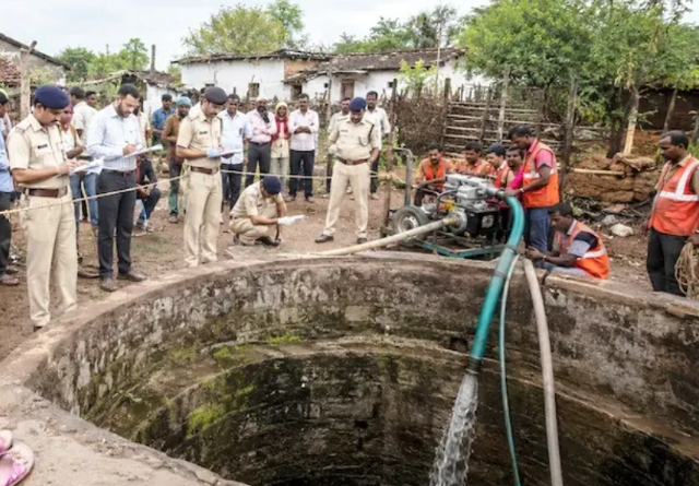 Shivpuri News: शिवपुरी में सनसनी लापता दो चचेरी बहनों के शव 70 फीट गहरे कुएं से बरामद, रात 1 बजे बिस्तर से हुई थीं गायब; हत्या या आत्महत्या? पुलिस हर एंगल से कर रही जांच Shivpuri News: शिवपुरी में सनसनी लापता दो चचेरी बहनों के शव 70 फीट गहरे कुएं से बरामद, रात 1 बजे बिस्तर से हुई थीं गायब; हत्या या आत्महत्या? पुलिस हर एंगल से कर रही जांच