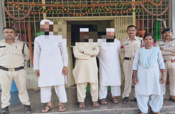 Vidisha Madrasa: विदिशा के मदरसे में महिला शिक्षिका से कथित यौन उत्पीड़न का मामला तीन मौलवियों पर गंभीर आरोप, भाई की हत्या की धमकी देकर कराया चुप; पुलिस ने 24 घंटे में तीनों आरोपियों को किया गिरफ्तार Vidisha Madrasa: विदिशा के मदरसे में महिला शिक्षिका से कथित यौन उत्पीड़न का मामला तीन मौलवियों पर गंभीर आरोप, भाई की हत्या की धमकी देकर कराया चुप; पुलिस ने 24 घंटे में तीनों आरोपियों को किया गिरफ्तार