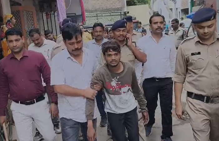 Indore Murder Case: राजनगर हत्याकांड का पुलिस ने घंटों में किया खुलासा, ताऊ की हत्या के आरोप में 19 वर्षीय भतीजा गिरफ्तार Indore Murder Case: राजनगर हत्याकांड का पुलिस ने घंटों में किया खुलासा, ताऊ की हत्या के आरोप में 19 वर्षीय भतीजा गिरफ्तार