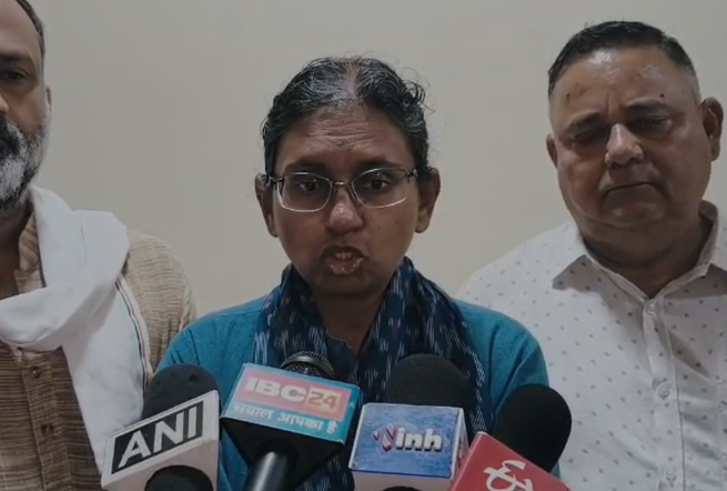 Jabalpur News: छात्रों पर लाठीचार्ज लोकतंत्र का ‘काला दिन’, जबलपुर में मीनाक्षी नटराजन का केंद्र सरकार पर बड़ा हमला Jabalpur News: छात्रों पर लाठीचार्ज लोकतंत्र का ‘काला दिन’, जबलपुर में मीनाक्षी नटराजन का केंद्र सरकार पर बड़ा हमला