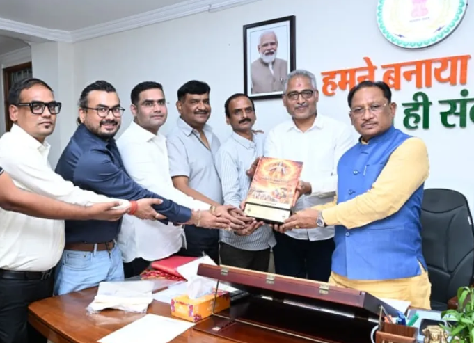 CG News: छत्तीसगढ़ी भाषा को मिली ऐतिहासिक सौगात, पहली बार छत्तीसगढ़ी में प्रकाशित हुई श्रीमद्भागवत गीता; चाम्पा के रविन्द्र कुमार सोनी की 25 वर्षों की साधना लाई रंग CG News: छत्तीसगढ़ी भाषा को मिली ऐतिहासिक सौगात, पहली बार छत्तीसगढ़ी में प्रकाशित हुई श्रीमद्भागवत गीता; चाम्पा के रविन्द्र कुमार सोनी की 25 वर्षों की साधना लाई रंग