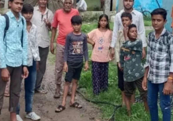 MP News: आज़ादी के 79 साल बाद भी विकास से कोसों दूर यह गांव सड़क नहीं, बिजली अधूरी, बदहाली के कारण युवाओं की नहीं हो रही शादी MP News: आज़ादी के 79 साल बाद भी विकास से कोसों दूर यह गांव सड़क नहीं, बिजली अधूरी, बदहाली के कारण युवाओं की नहीं हो रही शादी