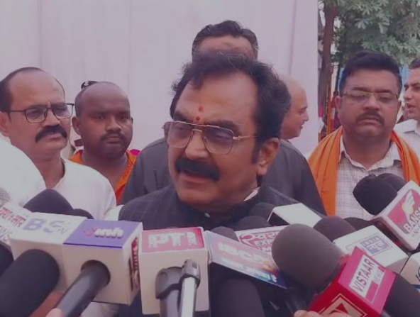 MP Politics: दतिया उपचुनाव भाजपा ने ठोकी जीत की ताल, मंत्री राकेश सिंह बोले- विकास के दम पर फिर बनेगी सरकार MP Politics: दतिया उपचुनाव भाजपा ने ठोकी जीत की ताल, मंत्री राकेश सिंह बोले- विकास के दम पर फिर बनेगी सरकार