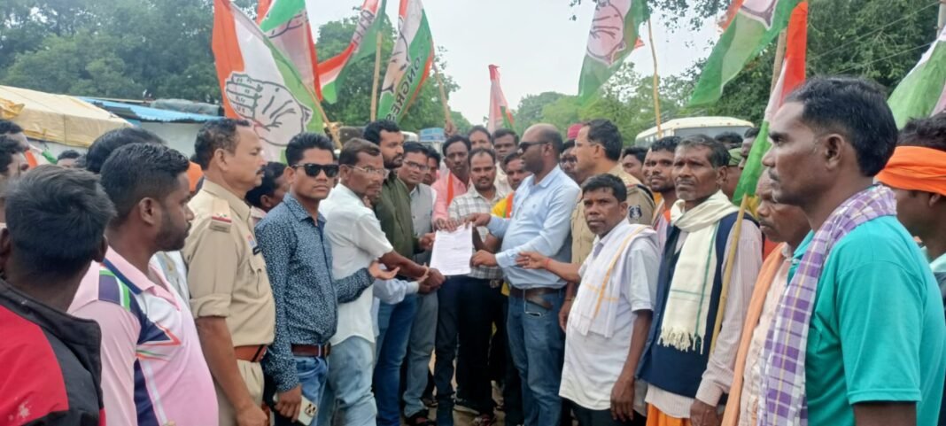 Amravati Farmers Protest: अमरावती में किसानों के अधिकार के लिए सड़क पर उतरी कांग्रेस: सहकारी बैंक शाखा और रोज खाद वितरण की मांग को लेकर प्रशासन को सौंपा ज्ञापन Amravati Farmers Protest: अमरावती में किसानों के अधिकार के लिए सड़क पर उतरी कांग्रेस: सहकारी बैंक शाखा और रोज खाद वितरण की मांग को लेकर प्रशासन को सौंपा ज्ञापन