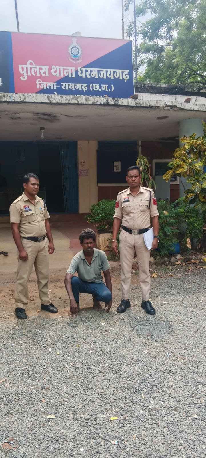 Operation Clean Hunt: रायगढ़ पुलिस की बड़ी सफलता, कुनकुरी से दबोचा गया बाइक चोरी का फरार आरोपी Operation Clean Hunt: रायगढ़ पुलिस की बड़ी सफलता, कुनकुरी से दबोचा गया बाइक चोरी का फरार आरोपी
