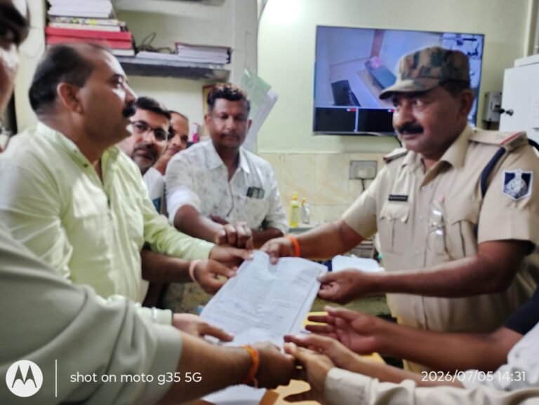 Jabalpur News: जबलपुर में बढ़ते अपराधों से व्यापारी परेशान धनवंतरी नगर में पुलिस गश्त बढ़ाने की मांग, सुरक्षा नहीं मिली तो आंदोलन की चेतावनी