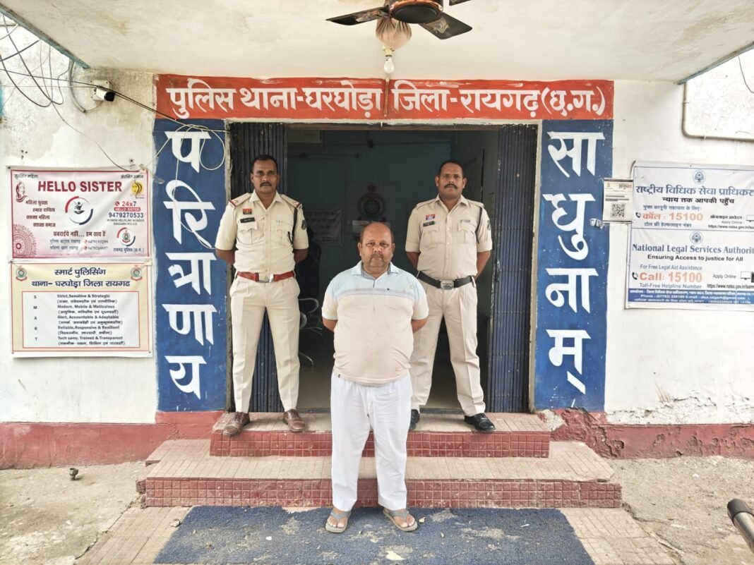 Raigarh Police: लेन-देन के विवाद में युवक से मारपीट कर लूटी गई ₹10 लाख की कार, रायगढ़ पुलिस ने 48 घंटे में आरोपी को दबोचा Raigarh Police: लेन-देन के विवाद में युवक से मारपीट कर लूटी गई ₹10 लाख की कार, रायगढ़ पुलिस ने 48 घंटे में आरोपी को दबोचा