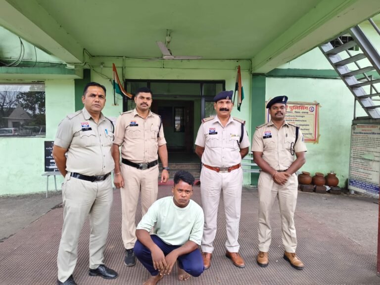 Raigarh Crime: शादी का झांसा देकर युवती का दुष्कर्म, पत्नी बनाकर साथ रखने का देता रहा भरोसा; शिकायत के 24 घंटे में आरोपी गिरफ्तार