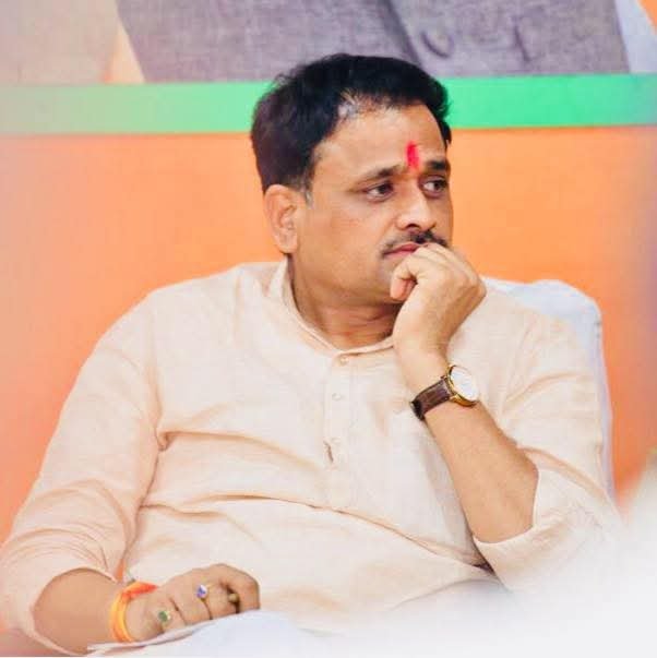 Datia Bypoll: दतिया में भाजपा की टिकट पर सियासी भूचाल! नरोत्तम मिश्रा की टिकट कटने के बाद बेकाबू हुए समर्थक, रातभर हाईवे जाम, पुलिस पर पथराव; कई गिरफ्तार, SAF की 3 कंपनियां तैनात Datia Bypoll: दतिया में भाजपा की टिकट पर सियासी भूचाल! नरोत्तम मिश्रा की टिकट कटने के बाद बेकाबू हुए समर्थक, रातभर हाईवे जाम, पुलिस पर पथराव; कई गिरफ्तार, SAF की 3 कंपनियां तैनात
