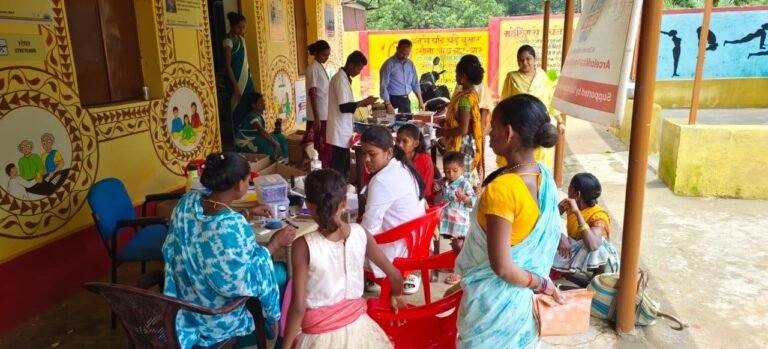 Dantewada Free Health Camp: दंतेवाड़ा के हिरोली में AM/NS इंडिया का निःशुल्क स्वास्थ्य शिविर 92 ग्रामीणों की स्वास्थ्य जांच, 77 मरीजों का उपचार और मुफ्त दवाइयों का वितरण