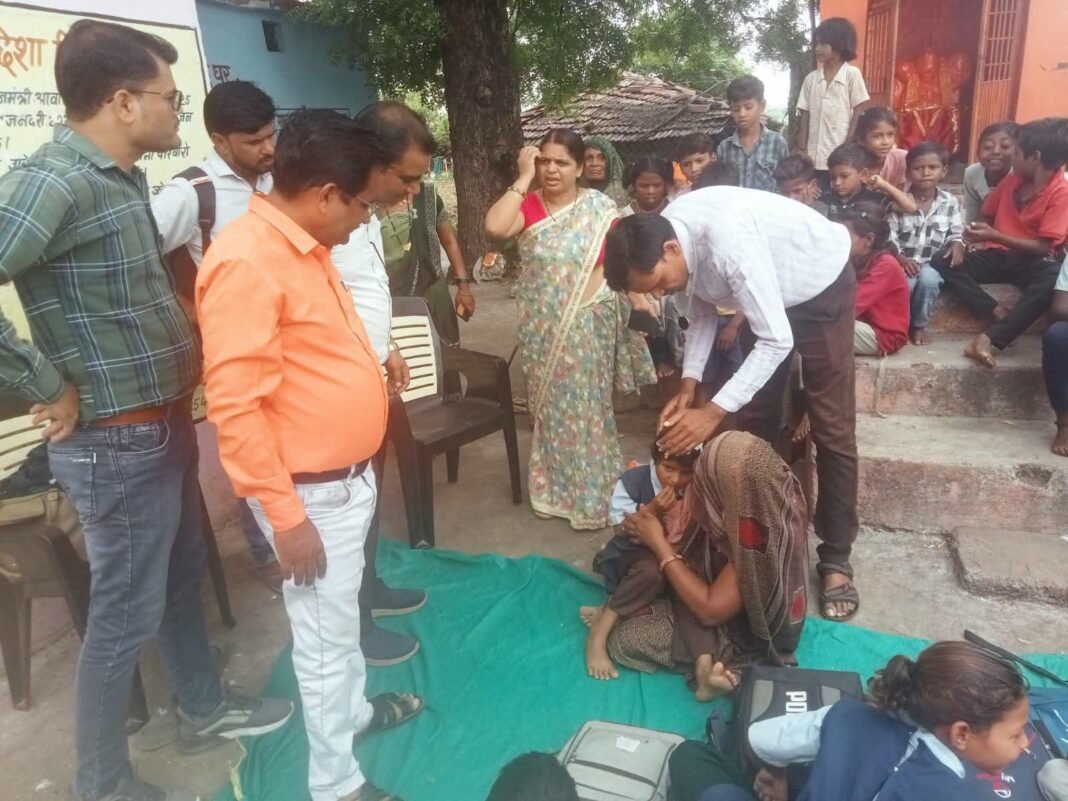 Harda School Accident: हनीफाबाद सरकारी स्कूल में बड़ा हादसा, क्लास में पढ़ाई के दौरान गिरा छत का प्लास्टर; 6 वर्षीय छात्रा घायल Harda School Accident: हनीफाबाद सरकारी स्कूल में बड़ा हादसा, क्लास में पढ़ाई के दौरान गिरा छत का प्लास्टर; 6 वर्षीय छात्रा घायल