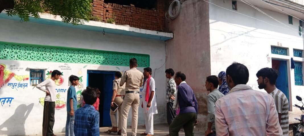 Tikamgarh Theft: टीकमगढ़ में चोरों का आतंक एक ही रात में 4 घरों के टूटे ताले, 30 लाख से ज्यादा की चोरी; पुलिस गश्त पर उठे बड़े सवाल Tikamgarh Theft: टीकमगढ़ में चोरों का आतंक एक ही रात में 4 घरों के टूटे ताले, 30 लाख से ज्यादा की चोरी; पुलिस गश्त पर उठे बड़े सवाल