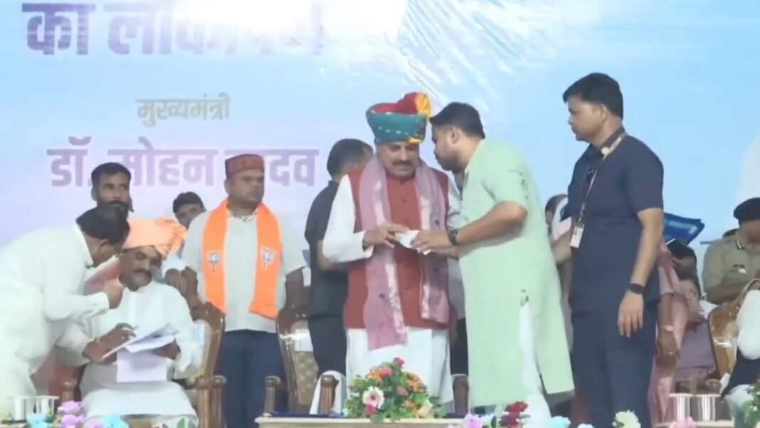 Katni Crime: कटनी में बढ़ते अपराध पर भाजपा युवा मोर्चा का बड़ा मुद्दा प्रदेश उपाध्यक्ष मृदुल मिश्रा ने CM डॉ. मोहन यादव से की मुलाकात, पुलिस की कार्यप्रणाली पर उठाए सवाल Katni Crime: कटनी में बढ़ते अपराध पर भाजपा युवा मोर्चा का बड़ा मुद्दा प्रदेश उपाध्यक्ष मृदुल मिश्रा ने CM डॉ. मोहन यादव से की मुलाकात, पुलिस की कार्यप्रणाली पर उठाए सवाल