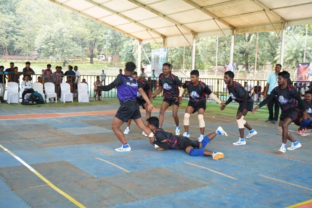 Kirandul Sports: एनएमडीसी बैलाडीला कबड्डी लीग-1 में सेमीफाइनल की तस्वीर साफ, कलेपाल, हिरोली, दुगेली और गामावाड़ा ने बनाई अंतिम चार में जगह Kirandul Sports: एनएमडीसी बैलाडीला कबड्डी लीग-1 में सेमीफाइनल की तस्वीर साफ, कलेपाल, हिरोली, दुगेली और गामावाड़ा ने बनाई अंतिम चार में जगह