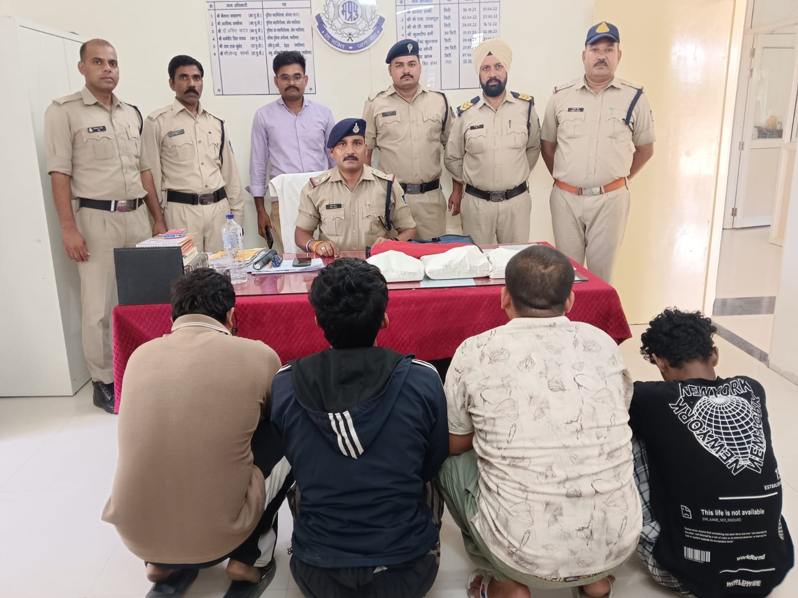 Gwalior Cyber Fraud: ग्वालियर में फर्जी इंटरनेशनल कॉल सेंटर का भंडाफोड़ अमेरिकी नागरिकों से साइबर ठगी करने वाले 4 आरोपी गिरफ्तार, मास्टरमाइंड फरार