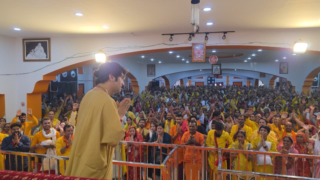 Bageshwar Dham Guru Purnima Festival: “भाव, भरोसा और भोलापन ही भक्त का असली गुण”; बागेश्वर धाम में बोले पंडित धीरेंद्र कृष्ण शास्त्री