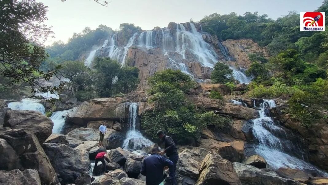 CG Monsoon Tourism: बारिश में घूमने का है प्लान? छत्तीसगढ़ की ये 5 जगहें बना देंगी ट्रिप यादगार CG Monsoon Tourism: बारिश में घूमने का है प्लान? छत्तीसगढ़ की ये 5 जगहें बना देंगी ट्रिप यादगार
