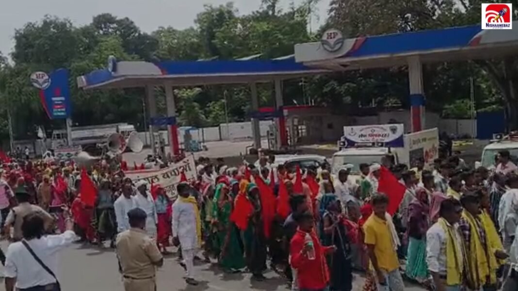 M.P News: खंडवा में क्यों उबल पड़ा आदिवासी समाज? जानिए पूरा मामला M.P News: खंडवा में क्यों उबल पड़ा आदिवासी समाज? जानिए पूरा मामला