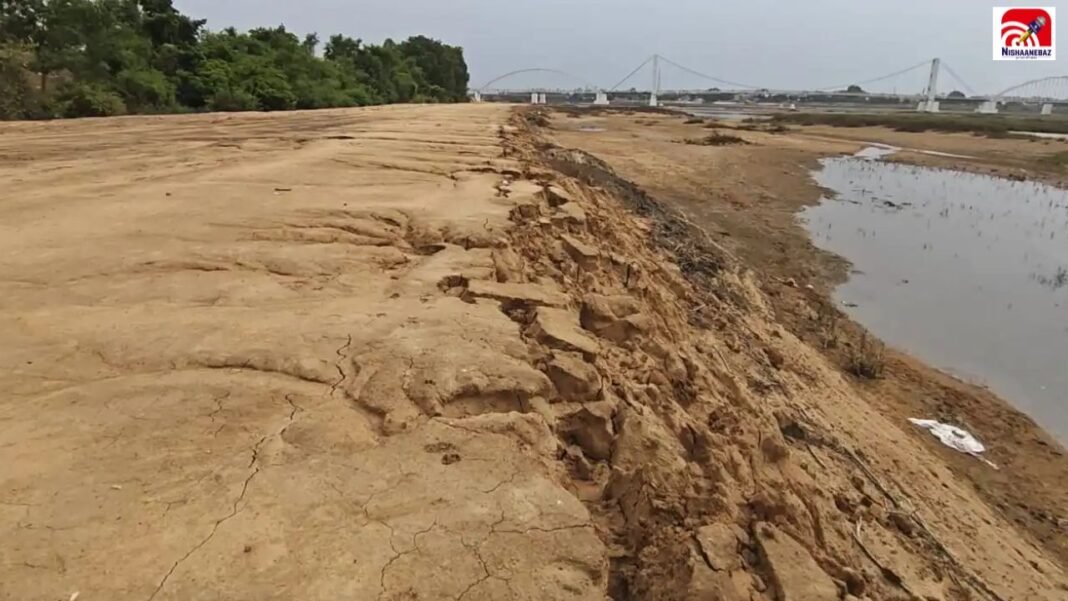 CG News: 36 करोड़ की सड़क पर तालाब की मिट्टी! राजिम में विकास या बड़ा खेल? जानिए पूरा मामला CG News: 36 करोड़ की सड़क पर तालाब की मिट्टी! राजिम में विकास या बड़ा खेल? जानिए पूरा मामला