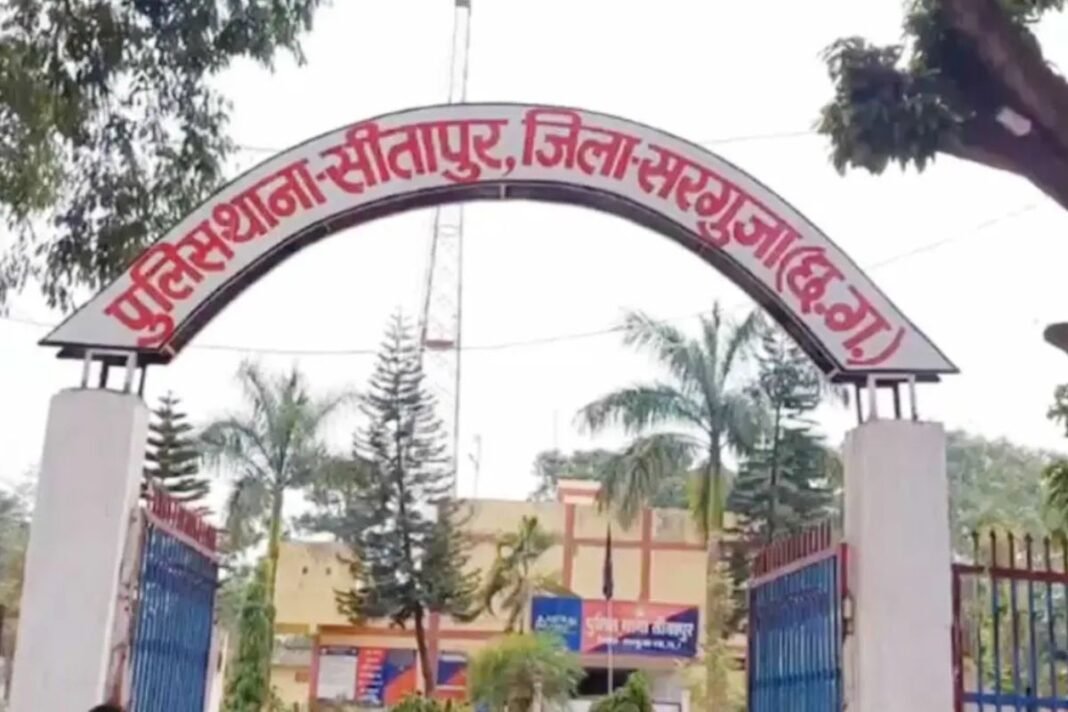 Surguja KCC Fraud Case: केरजू समिति प्रबंधक आत्महत्या मामले में तत्कालीन बैंक शाखा प्रबंधक पर FIR दर्ज, 52 लाख के गबन का आरोप Surguja KCC Fraud Case: केरजू समिति प्रबंधक आत्महत्या मामले में तत्कालीन बैंक शाखा प्रबंधक पर FIR दर्ज, 52 लाख के गबन का आरोप