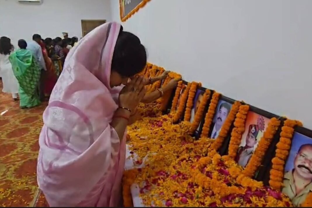 Tribute to Rajnandgaon Martyrs: मानपुर-मदनवाड़ा मुठभेड़ की बरसी पर शहीदों को नमन; वीरांगना रंजना चौबे बोलीं- “आने वाली पीढ़ी याद रखे कुर्बानी” Tribute to Rajnandgaon Martyrs: मानपुर-मदनवाड़ा मुठभेड़ की बरसी पर शहीदों को नमन; वीरांगना रंजना चौबे बोलीं- “आने वाली पीढ़ी याद रखे कुर्बानी”