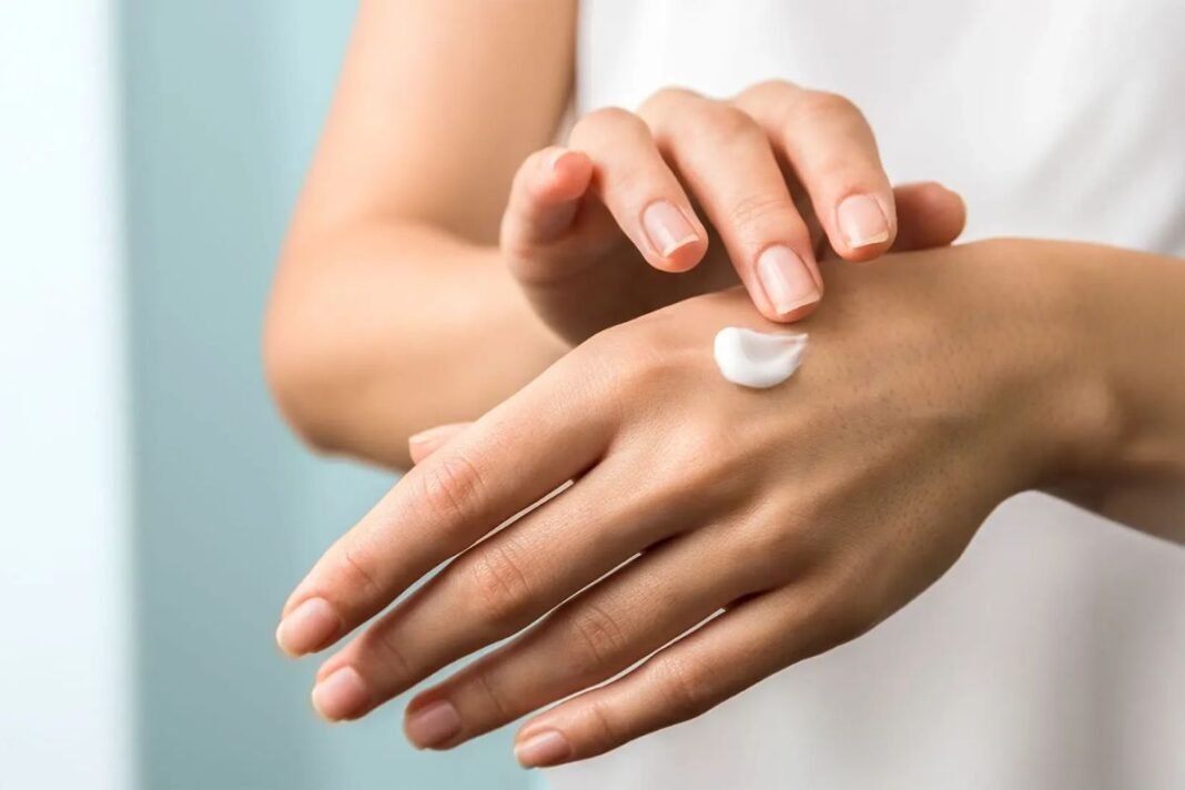 Health & Safety Alert: रातोंरात गोरा बनाने वाली क्रीमों में मिला जानलेवा मरकरी और लेड, FDA ने जारी किया अलर्ट; जानिए कितना है खतरा Health & Safety Alert: रातोंरात गोरा बनाने वाली क्रीमों में मिला जानलेवा मरकरी और लेड, FDA ने जारी किया अलर्ट; जानिए कितना है खतरा