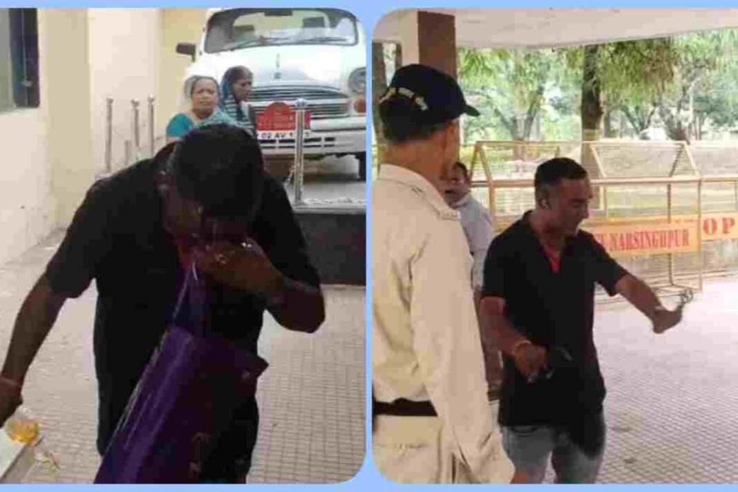 Narsinghpur Collectorate Incident: दुकान पर अवैध कब्जे से परेशान युवक ने कलेक्ट्रेट परिसर में खुद पर डाला पेट्रोल, अधिकारियों की समझाइश से टला बड़ा हादसा Narsinghpur Collectorate Incident: दुकान पर अवैध कब्जे से परेशान युवक ने कलेक्ट्रेट परिसर में खुद पर डाला पेट्रोल, अधिकारियों की समझाइश से टला बड़ा हादसा