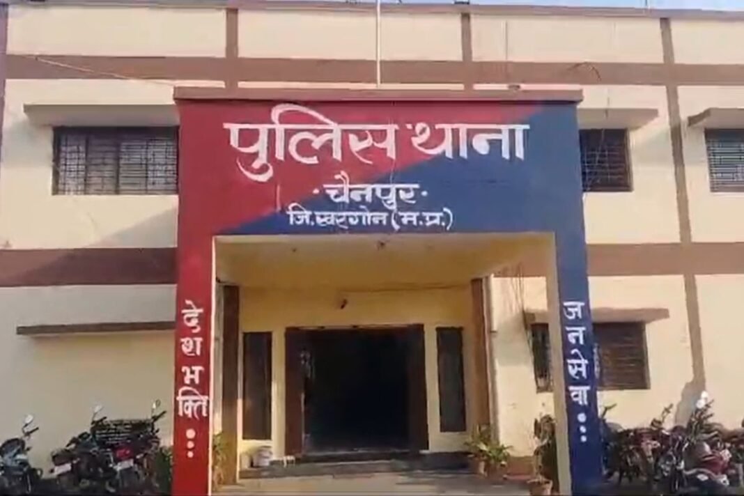 Khargone Chainpur Murder Mystery Solved: खरगोन में ‘अंधे कत्ल’ का सनसनीखेज खुलासा: शराबी पति की प्रताड़ना से तंग आकर पत्नी ने कुल्हाड़ी से उतारा मौत के घाट Khargone Chainpur Murder Mystery Solved: खरगोन में ‘अंधे कत्ल’ का सनसनीखेज खुलासा: शराबी पति की प्रताड़ना से तंग आकर पत्नी ने कुल्हाड़ी से उतारा मौत के घाट