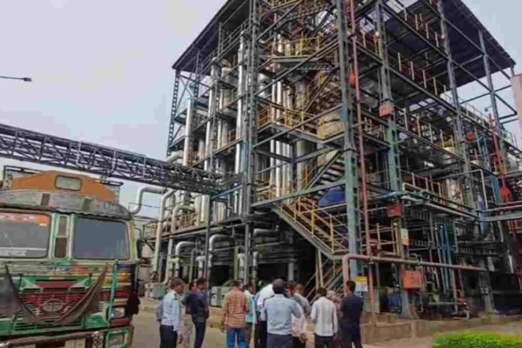 Balaghat News: वारासिवनी के दो एथेनॉल प्लांटों का कांग्रेस विधायकों ने किया औचक निरीक्षण; स्थानीय रोजगार, जल संरक्षण और पर्यावरण मानकों की अनदेखी का लगाया आरोप Balaghat News: वारासिवनी के दो एथेनॉल प्लांटों का कांग्रेस विधायकों ने किया औचक निरीक्षण; स्थानीय रोजगार, जल संरक्षण और पर्यावरण मानकों की अनदेखी का लगाया आरोप