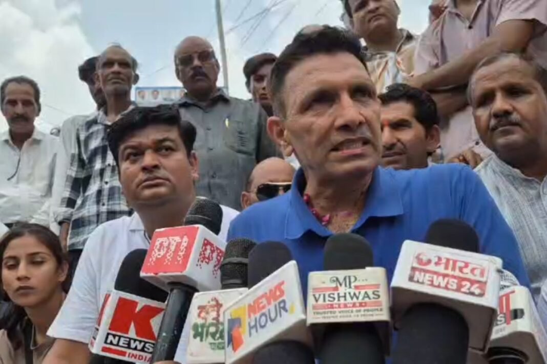 Yuva Swabhiman Yatra Sehore: सीहोर पहुंची कांग्रेस की युवा स्वाभिमान यात्रा; जीतू पटवारी का सरकार पर तीखा हमला— ‘यह अलीबाबा चालीस चोर की सरकार’ Yuva Swabhiman Yatra Sehore: सीहोर पहुंची कांग्रेस की युवा स्वाभिमान यात्रा; जीतू पटवारी का सरकार पर तीखा हमला— ‘यह अलीबाबा चालीस चोर की सरकार’