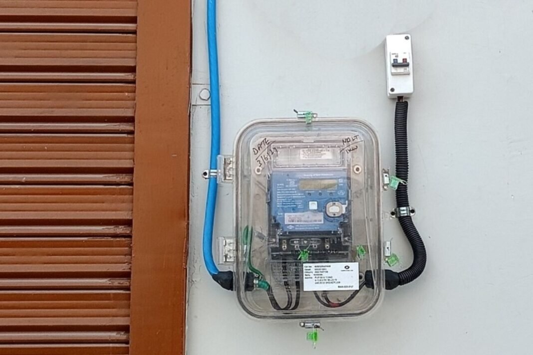 CSPDCL Smart Meter Reality Check: क्या स्मार्ट मीटर लगने से आपका बिजली बिल भी बढ़ गया है? जानिए इसके पीछे का असली सच! CSPDCL Smart Meter Reality Check: क्या स्मार्ट मीटर लगने से आपका बिजली बिल भी बढ़ गया है? जानिए इसके पीछे का असली सच!