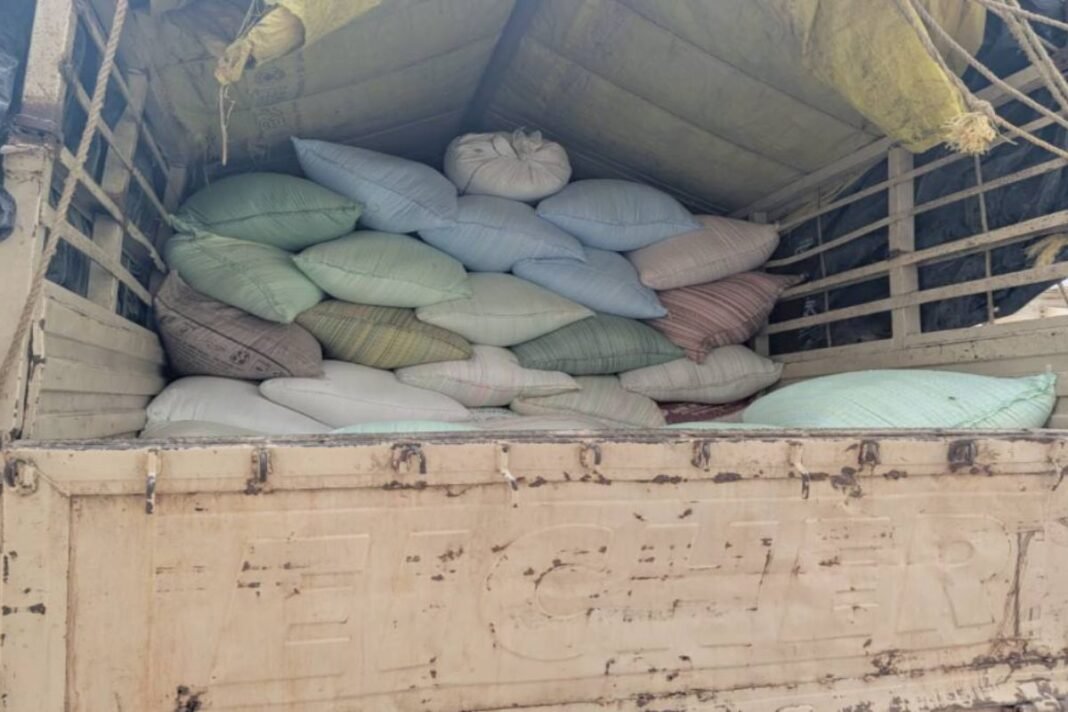 Sarguja PDS Rice Scam: सरगुजा में सरकारी चावल की कालाबाजारी पर बड़ा एक्शन; अरुण ट्रेडर्स पर प्रशासन का छापा Sarguja PDS Rice Scam: सरगुजा में सरकारी चावल की कालाबाजारी पर बड़ा एक्शन; अरुण ट्रेडर्स पर प्रशासन का छापा
