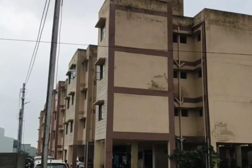 PMAY Controversy in Jagdalpur: पीएम आवास पर छिड़ा सियासी घमासान; 1600 आवेदनों में से 1200 रिजेक्ट होने का आरोप PMAY Controversy in Jagdalpur: पीएम आवास पर छिड़ा सियासी घमासान; 1600 आवेदनों में से 1200 रिजेक्ट होने का आरोप