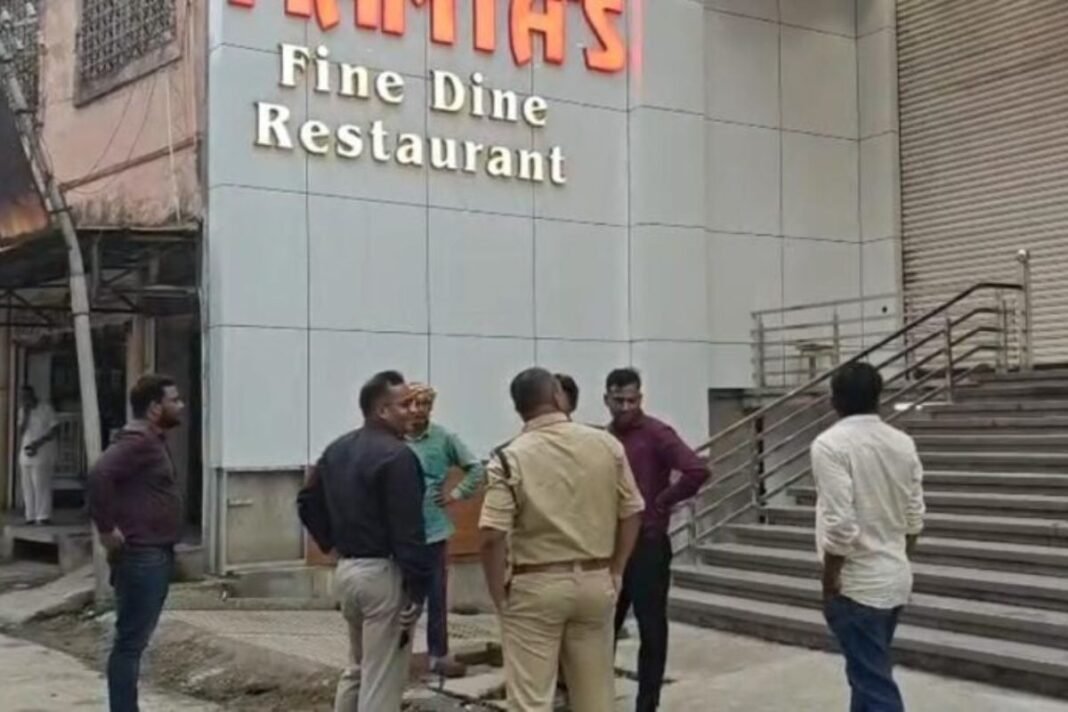 Public Convenience Priority: राहगीरों और वाहन चालकों की परेशानी देख चला बुलडोजर; सार्वजनिक मार्ग हुए अतिक्रमण मुक्त Public Convenience Priority: राहगीरों और वाहन चालकों की परेशानी देख चला बुलडोजर; सार्वजनिक मार्ग हुए अतिक्रमण मुक्त