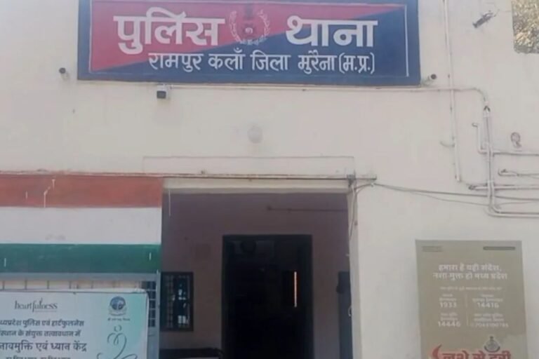 Khaki Under Fire in Morena: सरकारी ड्यूटी पर तैनात बिजली विभाग के JE से मारपीट; आरोपियों को थाने से छोड़ने पर पुलिस पर उठे सवाल