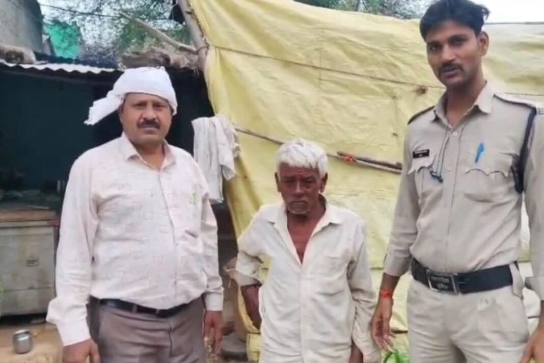 Youthful Crime, Old Age Arrest: खंडवा: जवानी की चोरी, बुढ़ापे में गिरफ्तारी! 36 साल से फरार आरोपी को पकड़ने ‘किसान’ बनकर खेतों में पहुंची पुलिस Youthful Crime, Old Age Arrest: खंडवा: जवानी की चोरी, बुढ़ापे में गिरफ्तारी! 36 साल से फरार आरोपी को पकड़ने ‘किसान’ बनकर खेतों में पहुंची पुलिस