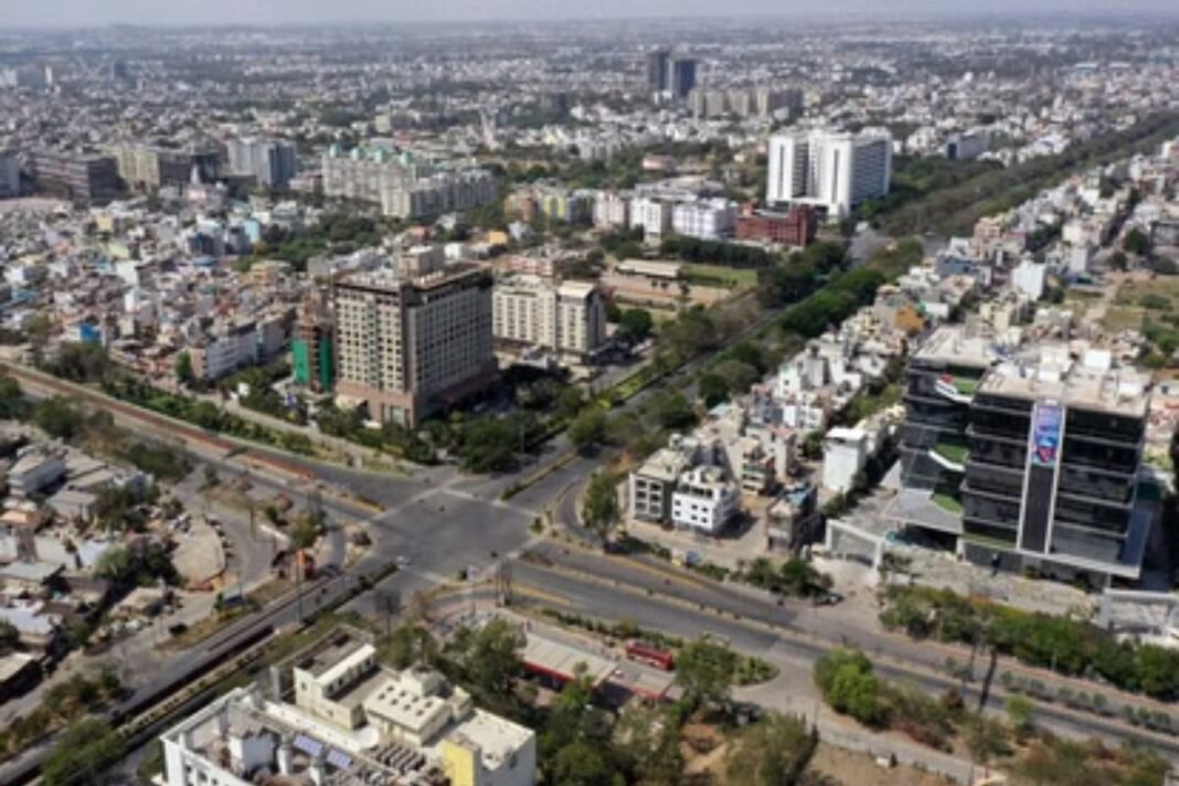 Master Plan 2047 Land Scam: मास्टर प्लान-2047 से पहले इंदौर में बड़ा जमीन विवाद; धारा-16 की रोक के बावजूद 44 एकड़ को मिली मंजूरी Master Plan 2047 Land Scam: मास्टर प्लान-2047 से पहले इंदौर में बड़ा जमीन विवाद; धारा-16 की रोक के बावजूद 44 एकड़ को मिली मंजूरी