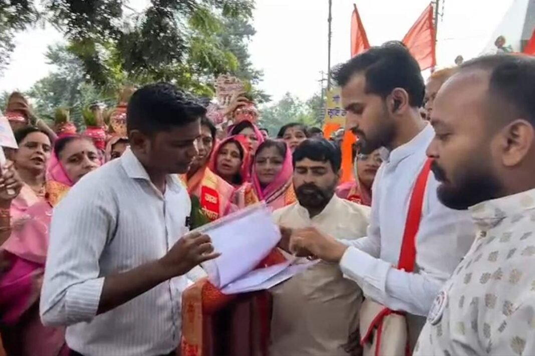 Demand to Declare Cow as ‘Rashtramata’: बस्तर में गौ सम्मान आह्वान अभियान; राष्ट्रपति के नाम सौंपा सवा लाख लोगों के हस्ताक्षरों का ज्ञापन Demand to Declare Cow as ‘Rashtramata’: बस्तर में गौ सम्मान आह्वान अभियान; राष्ट्रपति के नाम सौंपा सवा लाख लोगों के हस्ताक्षरों का ज्ञापन